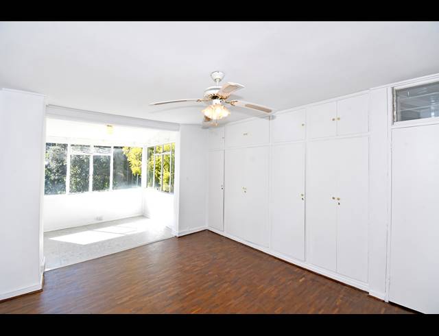 2 BEDROOM TOWNHOUSE FOR SALE IN HYDE PARK
